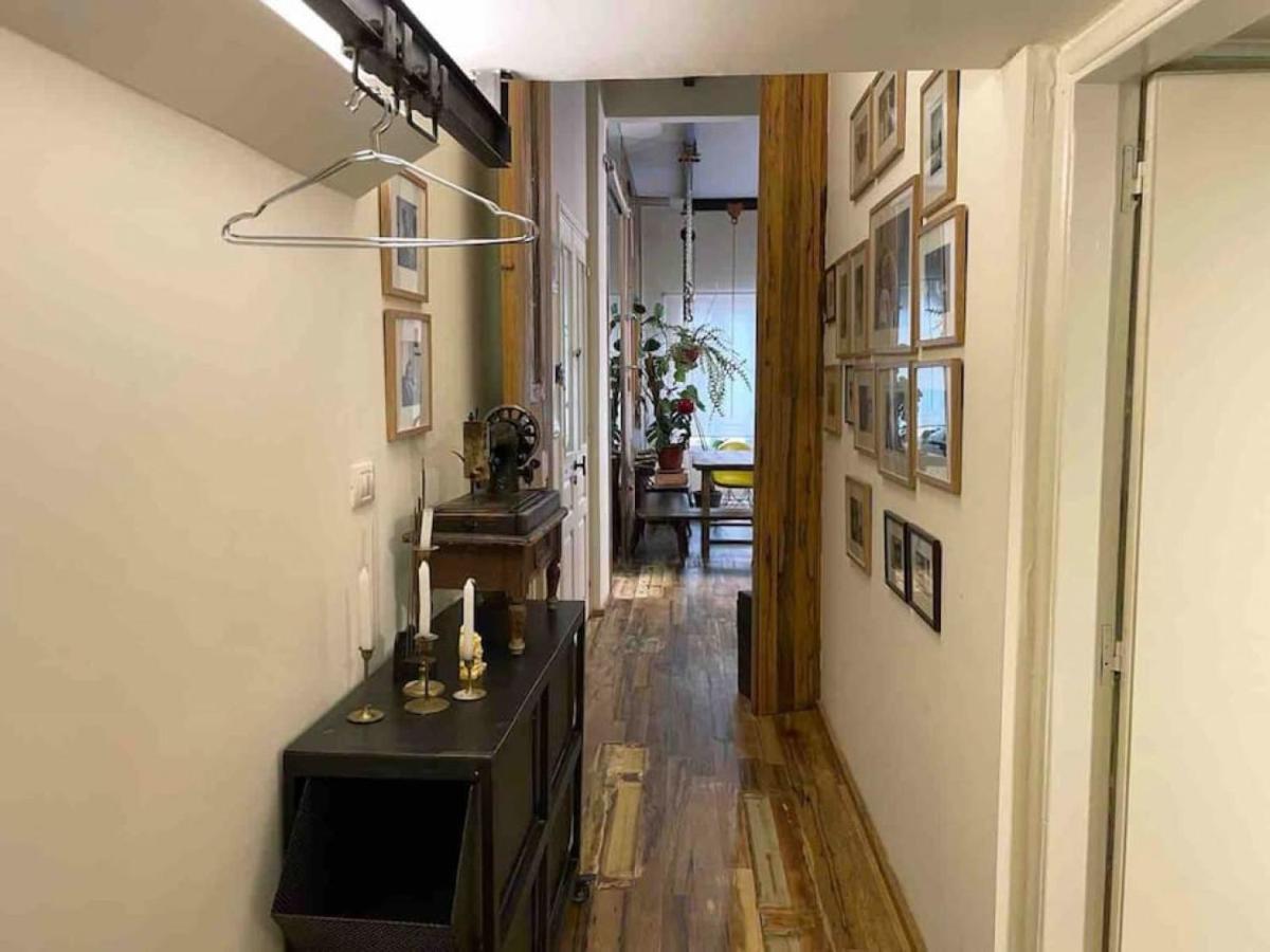 Designer 1br In Gemmayze Apartment
