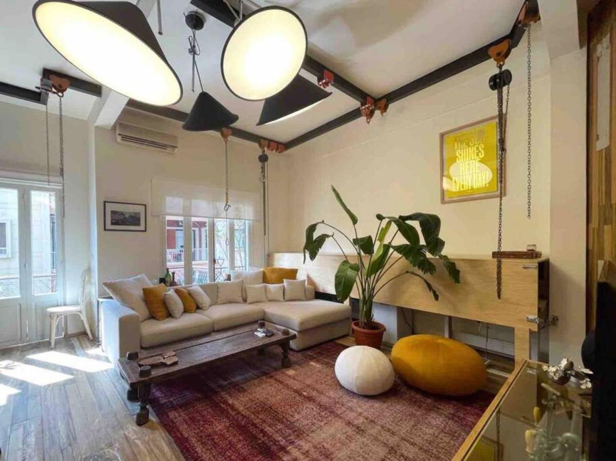 Designer 1br In Gemmayze Apartment *