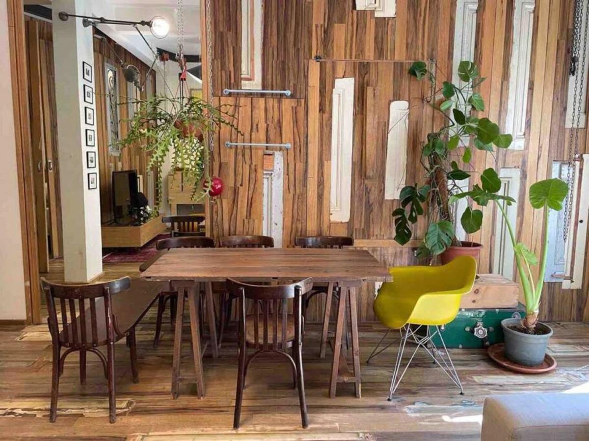 Designer 1br In Gemmayze Apartment *
